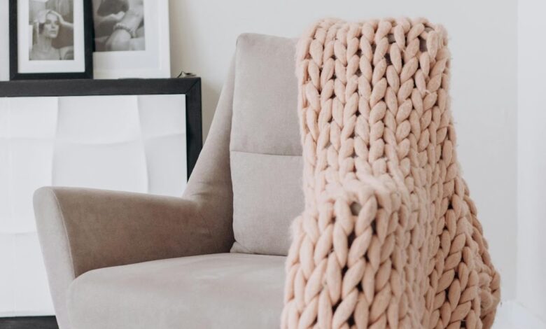7 Elegant Knitting Projects For Bedroom Décor